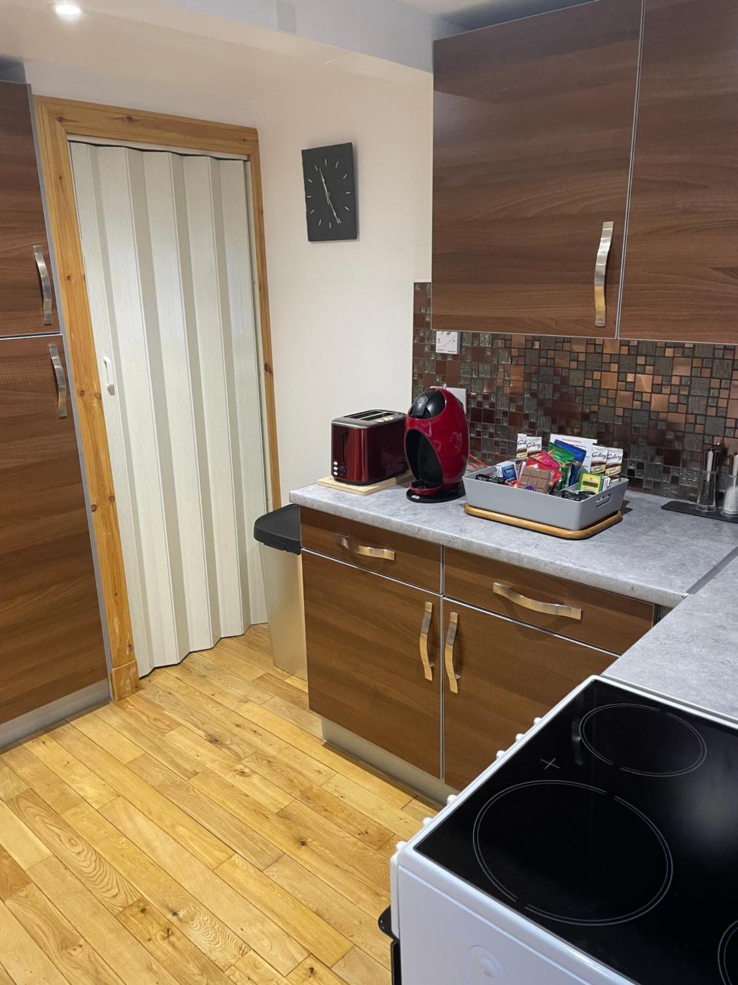 The Mews 2 Bedroom With Private Parking 奥本 外观 照片